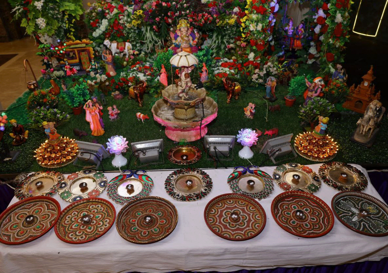 Mandala-styled-Arathi-plates-stand